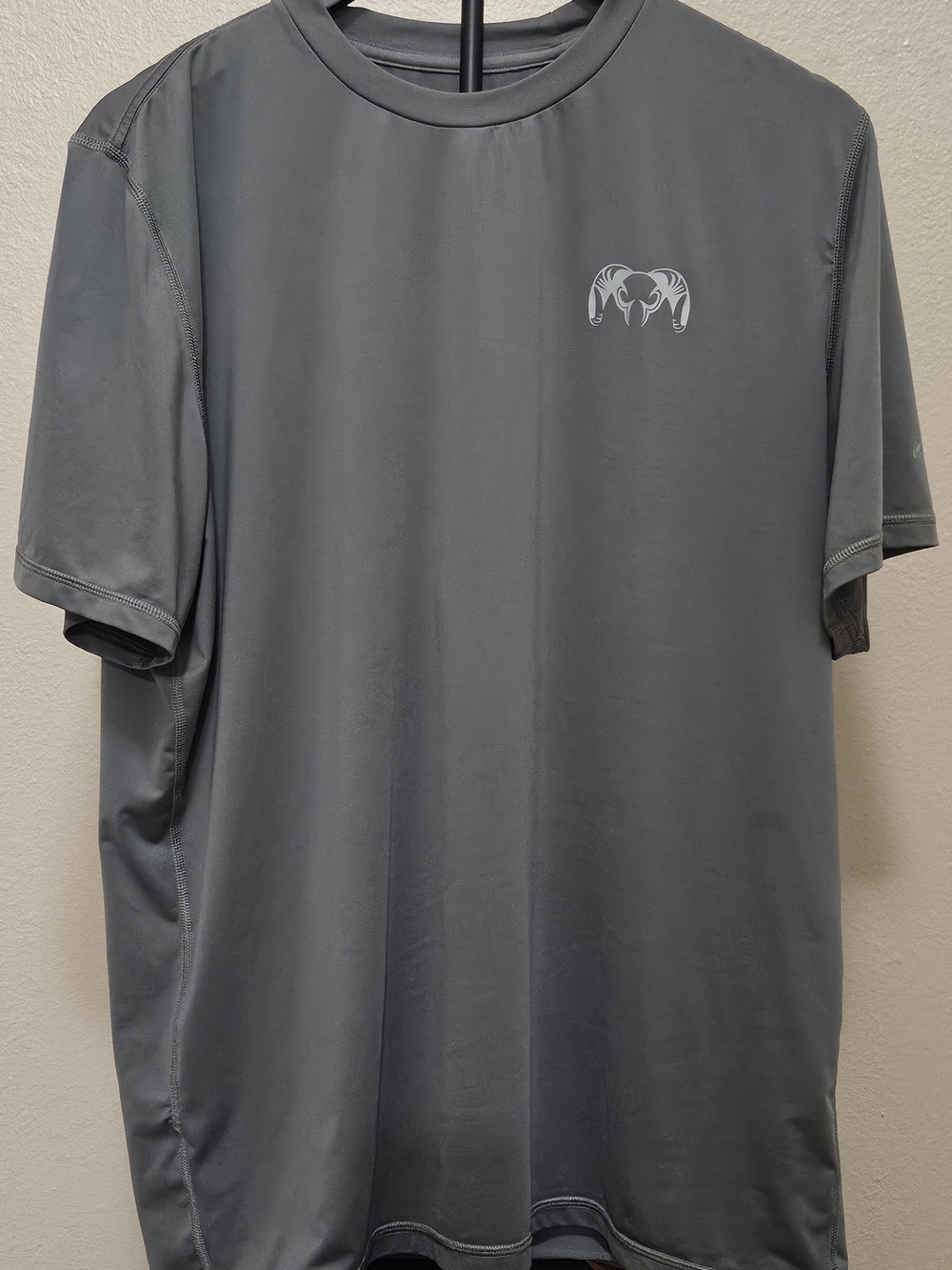 KUIU Men's Short-Sleeve Performance Tee in Slate Gray